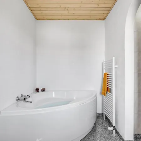 Holiday home 3 Bedroom Beautiful In Grasten